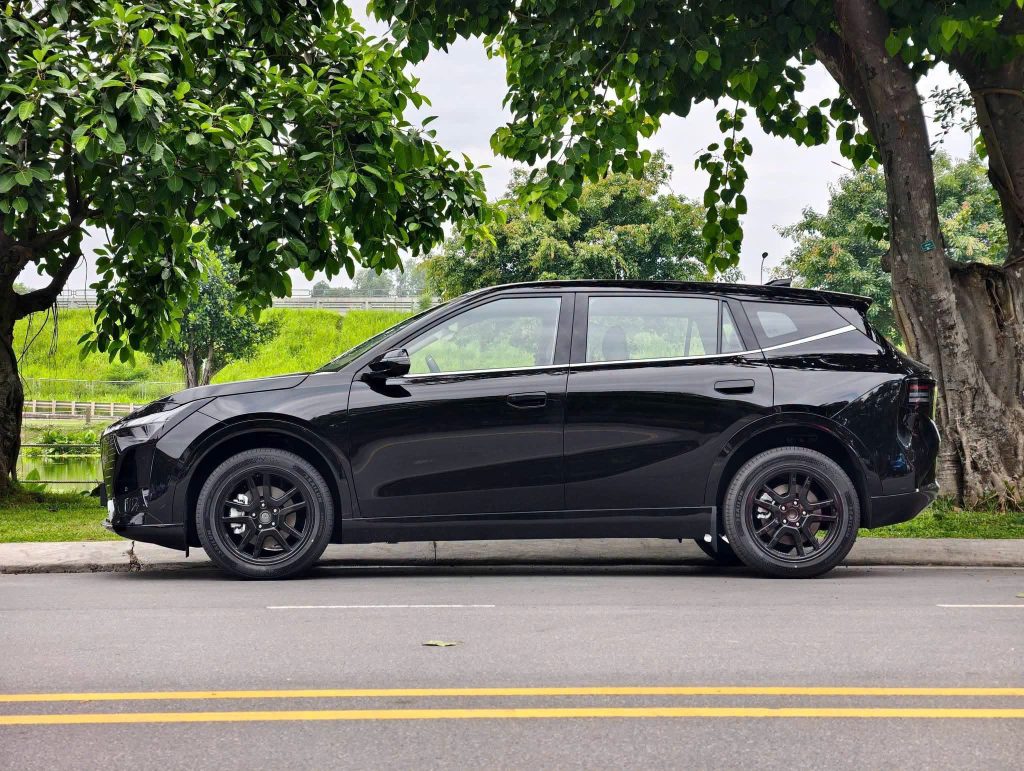 Co 1 ty mua suv xang hay vf 8 all new